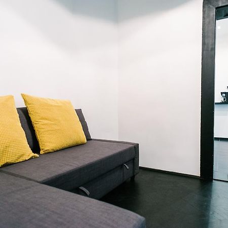 D.Five Stylish Apartment On Vaci Street Boedapest Buitenkant foto