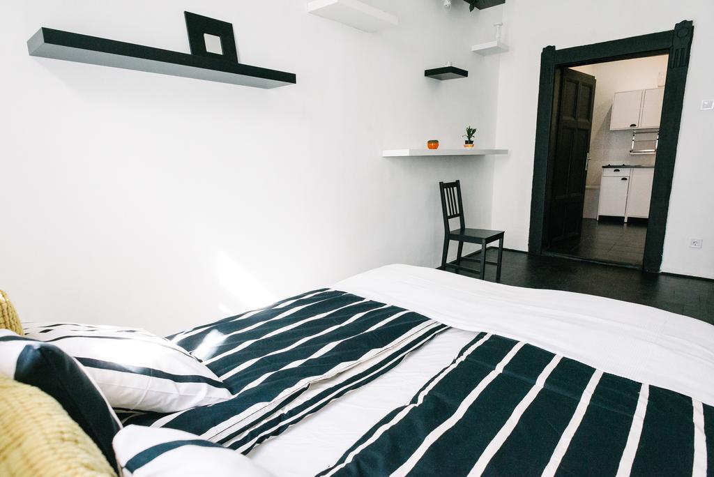 D.Five Stylish Apartment On Vaci Street Boedapest Buitenkant foto