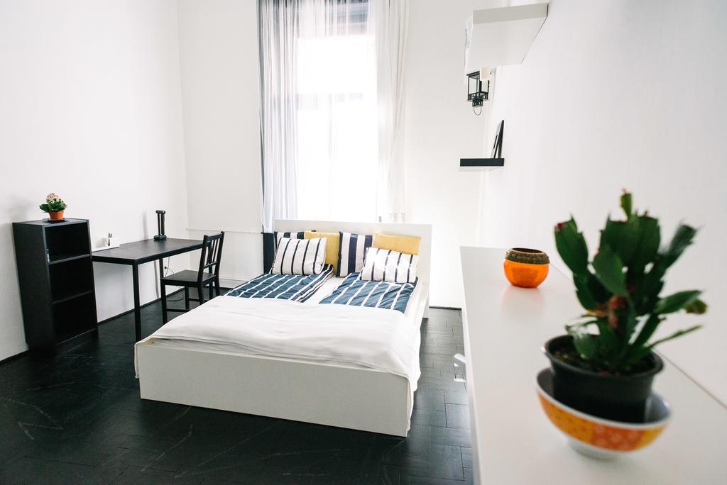 D.Five Stylish Apartment On Vaci Street Boedapest Buitenkant foto
