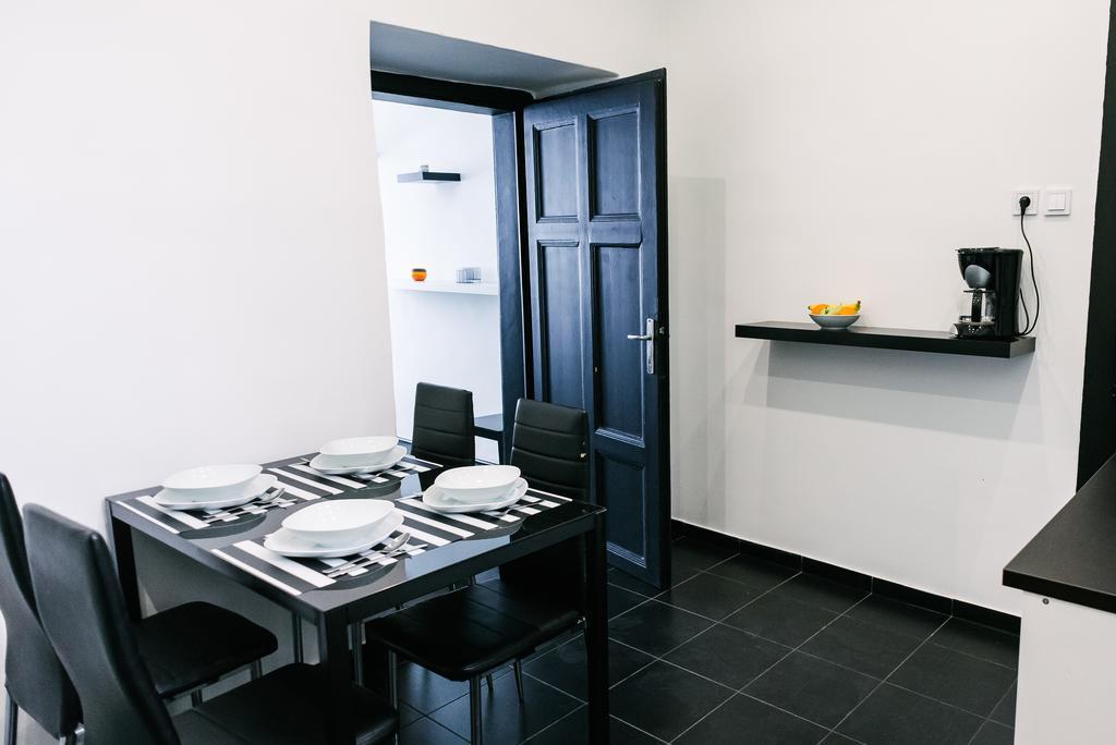 D.Five Stylish Apartment On Vaci Street Boedapest Buitenkant foto