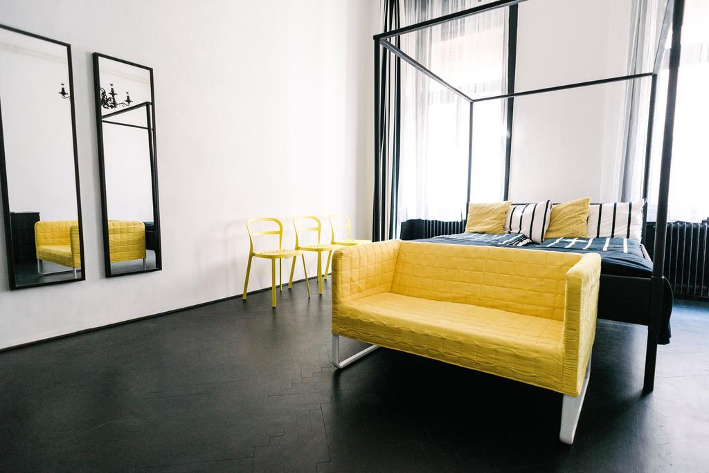 D.Five Stylish Apartment On Vaci Street Boedapest Buitenkant foto