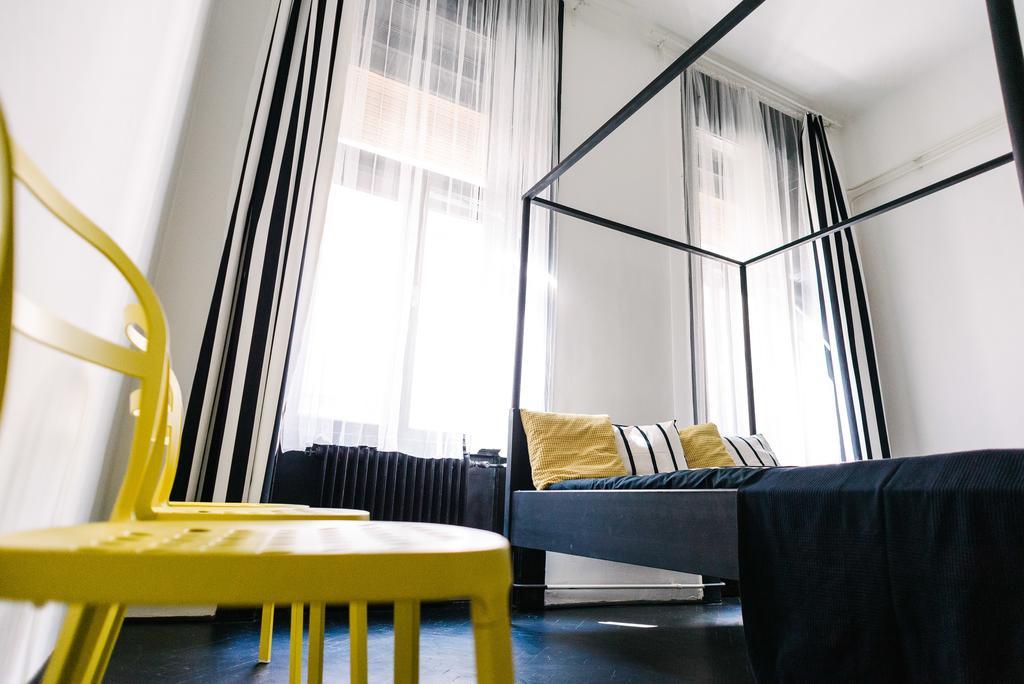 D.Five Stylish Apartment On Vaci Street Boedapest Buitenkant foto